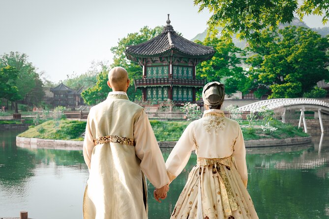 Hanbok Private Photo Tour at Gyeongbokgung Palace