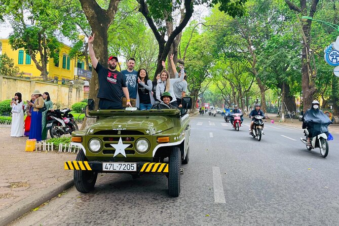 Hanoi Backstreet Jeep Tour: FOOD, CITY, COUNTRYSIDE, TRAIN STREET