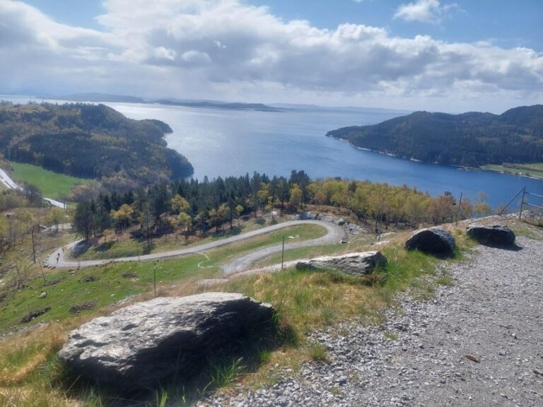 Haugesund: Guided Hike to Himakånå (Mini Trolltunga)