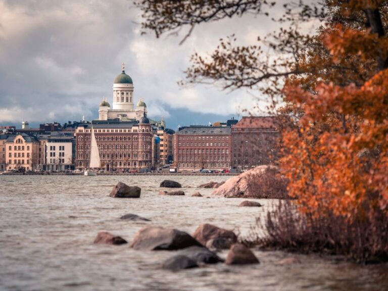 Helsinki: Small-Group Walking Tour With City Planner Guide