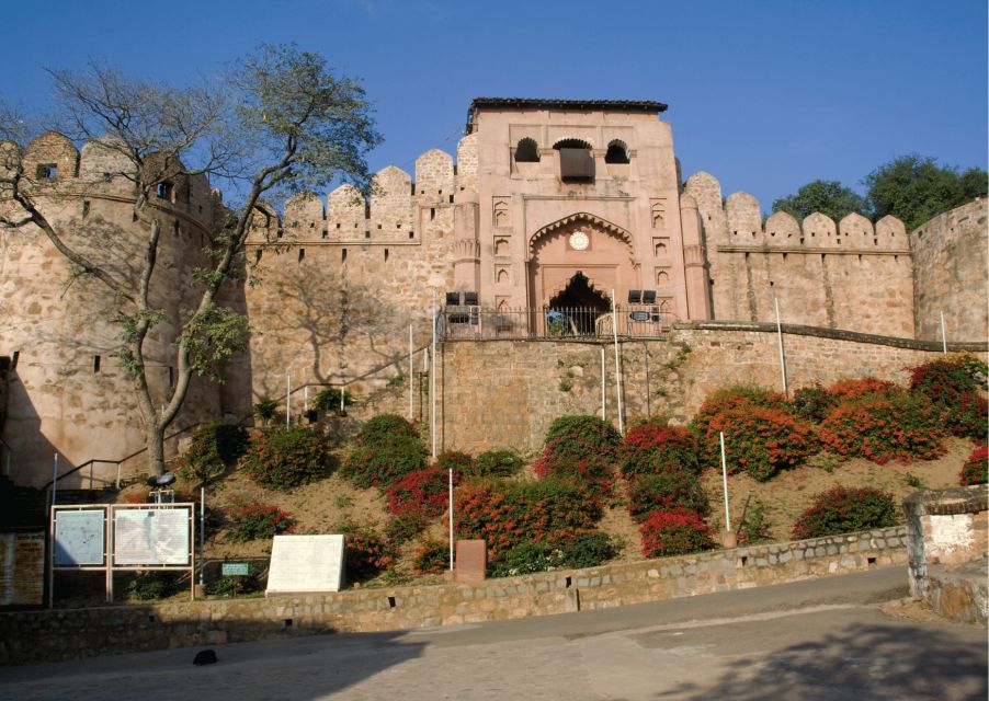 Heritage & Cultural Walk Of Jhansi (Guided Walking Tour)