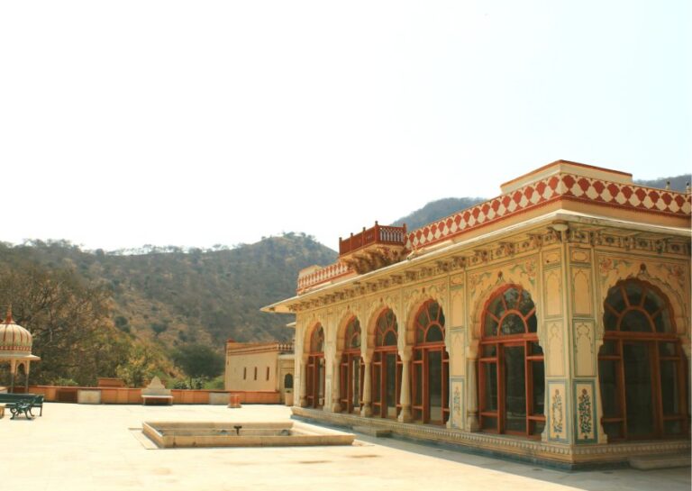 Hidden Gems of Jaipur With a Local (Half Day Tour in AC Car)