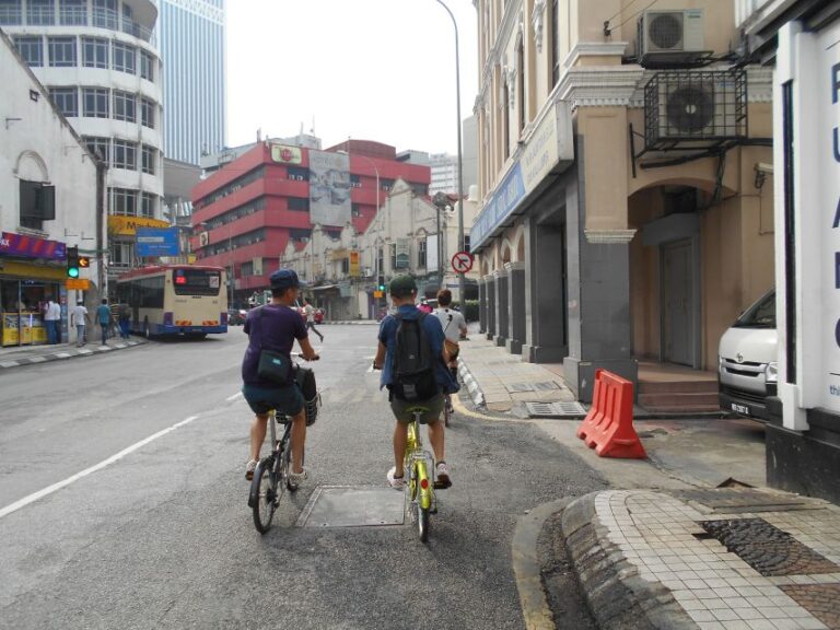 Hidden Kuala Lumpur: 4-Hour Bike Tour