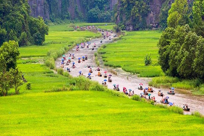 Hoa Lu Tam Coc Full-Day DELUXE Tour Including BUFFET LUNCH & River Boat Ride