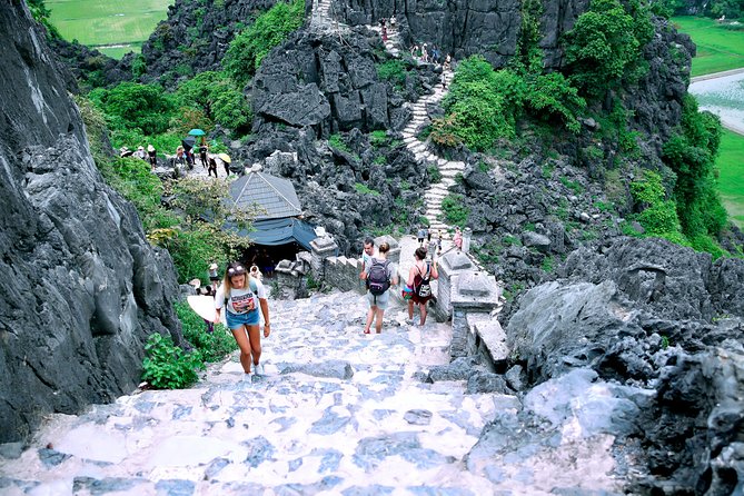 Hoa Lu Temple, Trang an Boat Trip & Mua Cave Mountain Day Trip – Best Selling