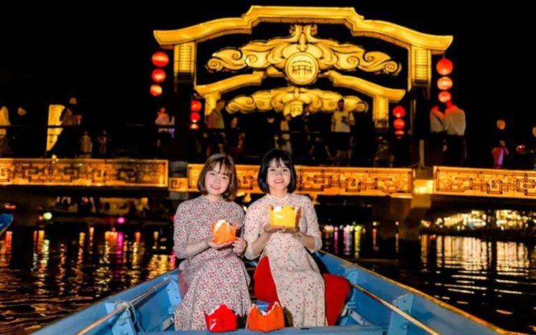 Hoi An: Hoai River Boat Trip by Night With Release Lantern