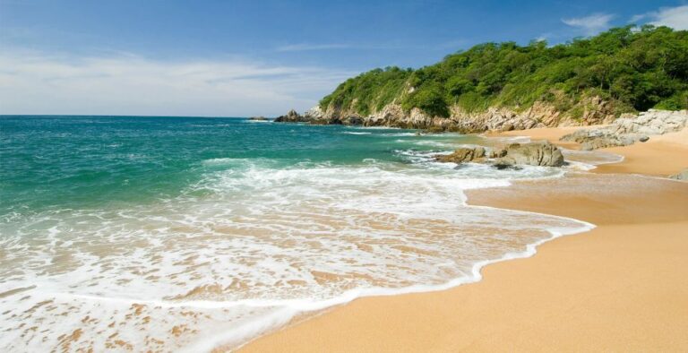 Huatulco: Premium Boat Tour With Snorkel Experience.