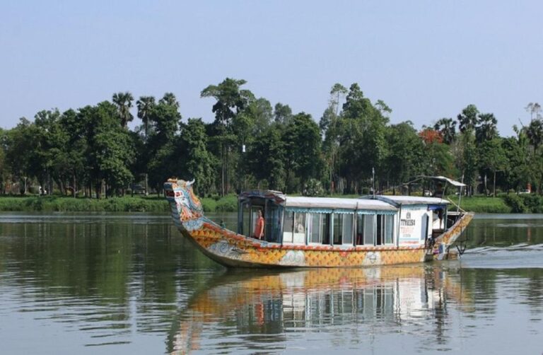 Hue Dragon Boat Tour to Visit Thien Mu Pagoda & Royal Tombs