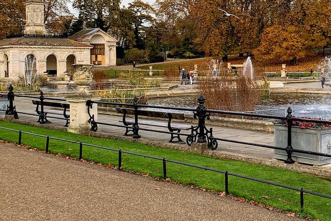 Hyde Park and Kensington Gardens: A Self-Guided Audio Tour