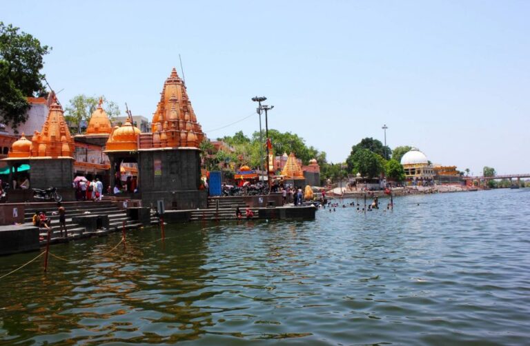 Indore/Ujjain: 2-Day Tour With Mahakaleshwar Temple & Hotel