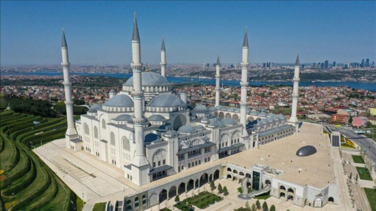 Istanbul Asia and Europe Tour By Bus And Bosphorus Cruise