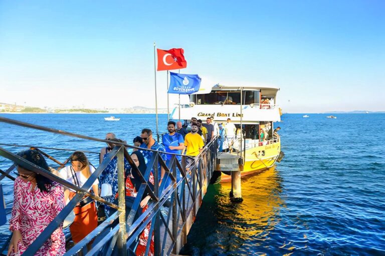 Istanbul: Bosphorus Cruise W/Audio Guide and Sunset Option