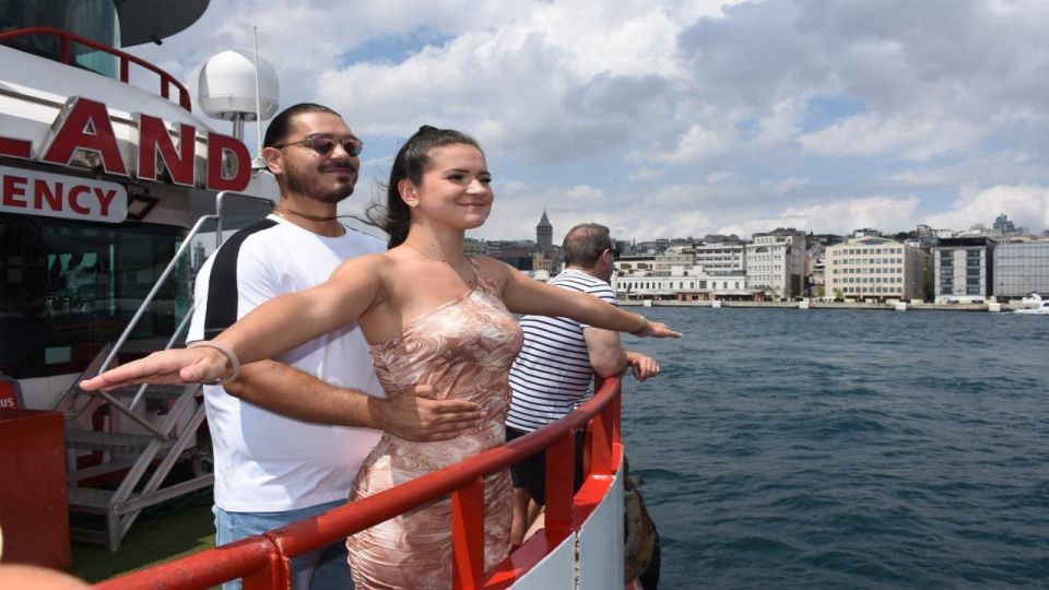 1 istanbul evening guided boat tour on the bosphorus Istanbul: Evening Guided Boat Tour on the Bosphorus