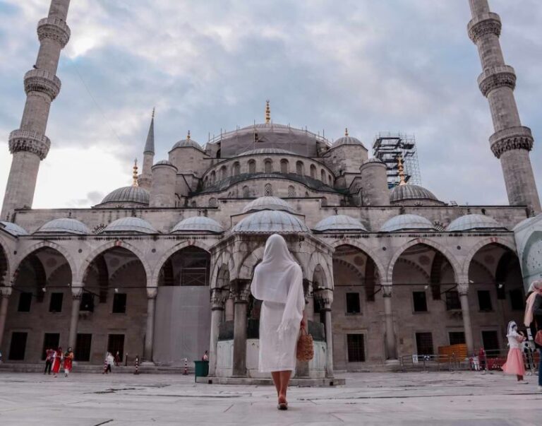 Istanbul-St Sophia,Blue Mosque,Hippodrome Guided Tour