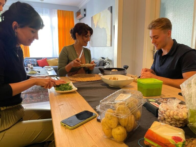 Istanbul Vegan Cooking Class With Local Mom and Daughter