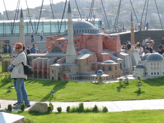 Istanbul’s Golden Horn, Eyüp, Miniatürk & Pierre Loti Tour