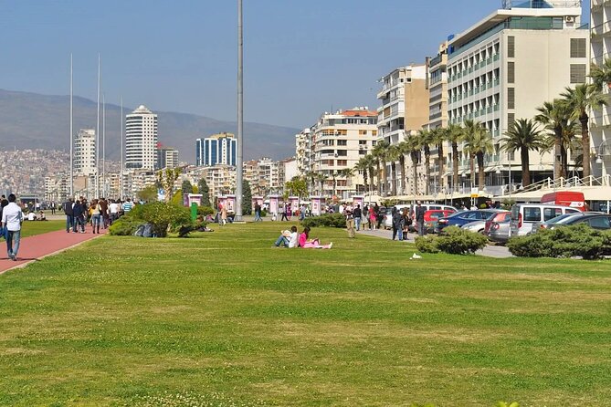 Izmir City Tour With Kordonboyu Republic Square, Konak Square, Clock Tower, Kemeralti Bazaar and Kar