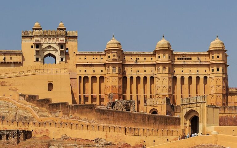 Jaipur: Full Day Private Luxury Tour With Guide by Car.