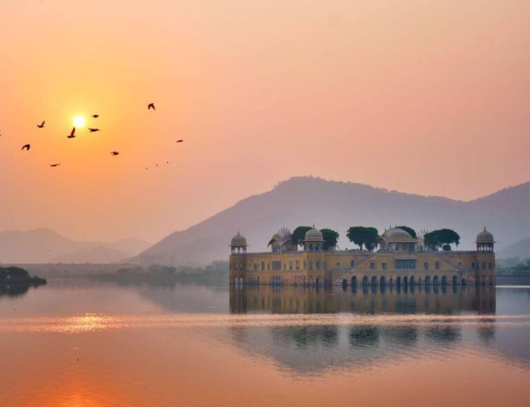 Jaipur: Full Day Sightseeing Tour With Car and Tour Guide