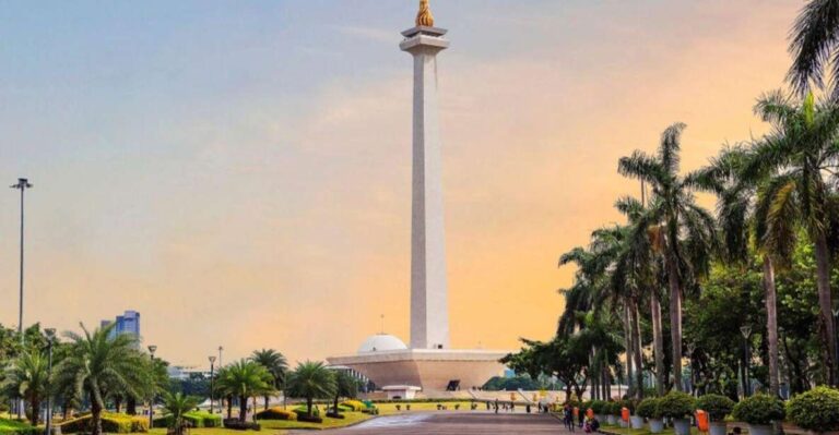 Jakarta: Private City Tour With Lunch and Hotel Pick-Up