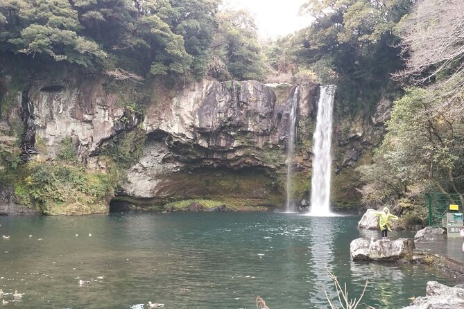 1 jeju island private taxi tour waterfalls oedolgae jusangjeoli Jeju Island Private Taxi Tour-Waterfalls & Oedolgae & Jusangjeoli
