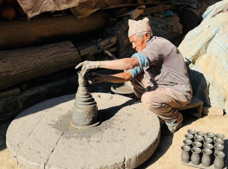 Kathmandu: Live Pottery & Wood Carving Session in Bhaktapur