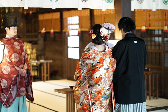 1 kimono wedding photo shot in shrine ceremony and garden Kimono Wedding Photo Shot in Shrine Ceremony and Garden