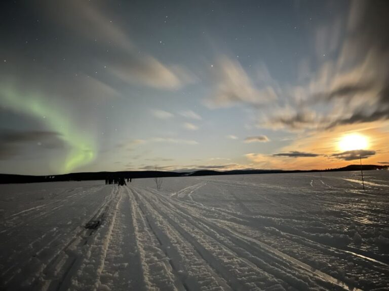 Kiruna: Guided Snowmobile Tour and Northern Lights Hunt