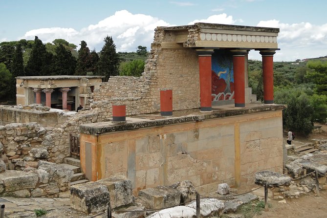 Knossos Palace Guided Tour – Heraklion City Tour Market