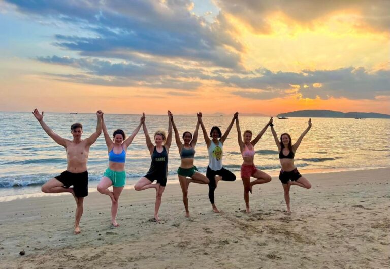 Krabi: Sunset Yoga Balance Join-in Class