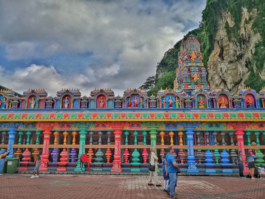 Kuala Lumpur: Suburbs and Batu Caves Half-Day Tour