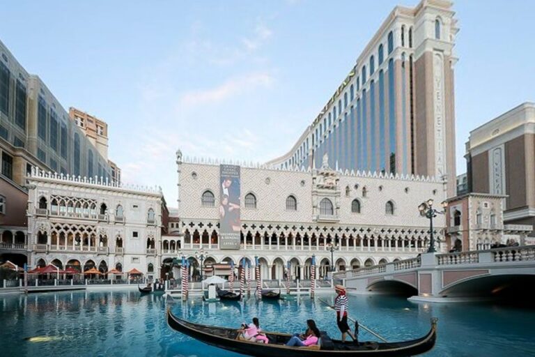 Las Vegas: Entry to Madame Tussauds With a Gondola Cruise