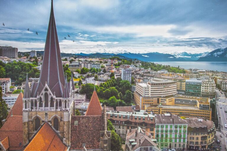 Lausanne Highlights Self Guided Scavenger Hunt & Tour