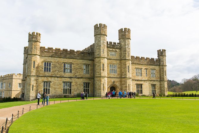 Leeds Castle, Cliffs of Dover and Canterbury Day Trip From London With Guided Cathedral Tour