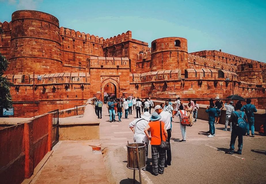 1 license tour guide in agra taj mahal 2 License Tour Guide in Agra- Taj Mahal