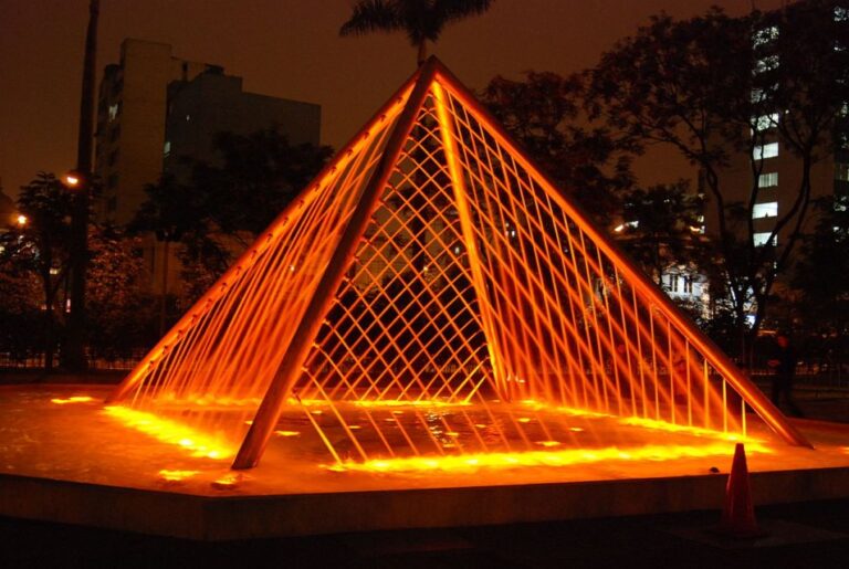 Lima: Magic Fountain Park and Bohemian Barranco Tour