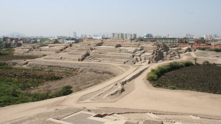 Lima: Tour to Huaca Pucllana and Huaca Mateo Salado