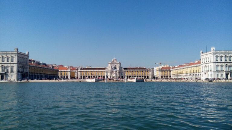 Lisbon: 2-Hour Sailing Yacht Cruise & Guided Tour W/2 Drinks