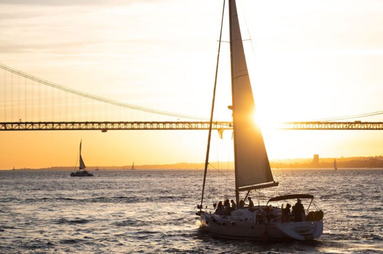 Lisbon: Alfama Charms, Tapas, Wine and Sunset Boat Cruise