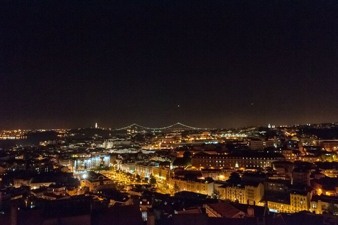 Lisbon: Authentic Fado Show, Dinner and Night Tour
