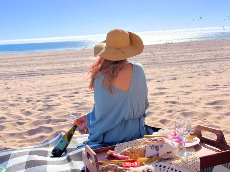 Lisbon: Beach Brunch Picnic With Set-Up and Transfers