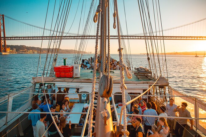 Lisbon Boat Party / Amazing Sunset Sailing Tour
