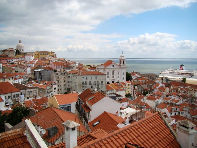 Lisbon: City Walking Tour With Local Guide