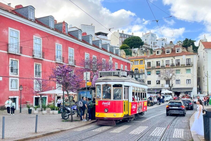 Lisbon Discovery Game: The Hidden Gems of Alfama