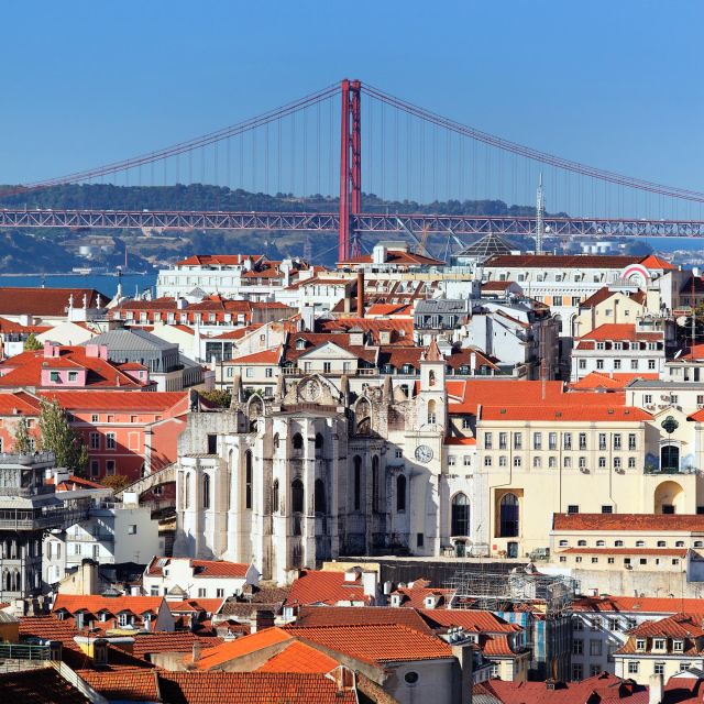 Lisbon: Express Walk With a Local in 60 Minutes