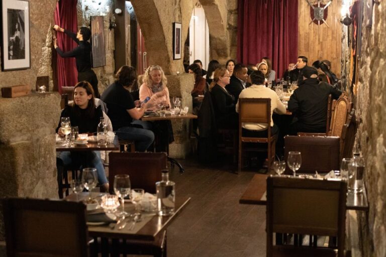 Lisbon: Guided Fado Walking Tour With Dinner and Live Show