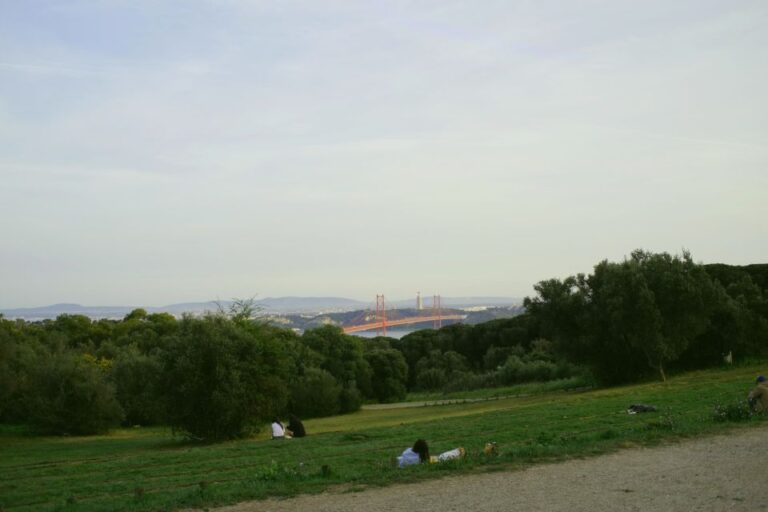 Lisbon: Guided Tour of Monsanto Park by Vintage Bike