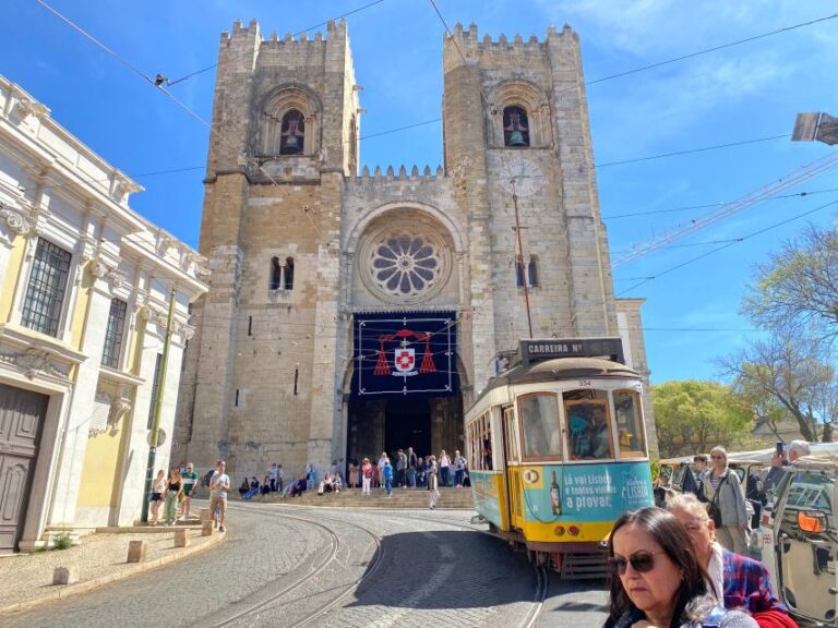 Lisbon: Half Day Private City Highlights Tour by Tuk Tuk