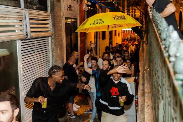 Lisbon PinkStreet Pubcrawl: 1hOpen Bar, Shots,VIP Club Entry