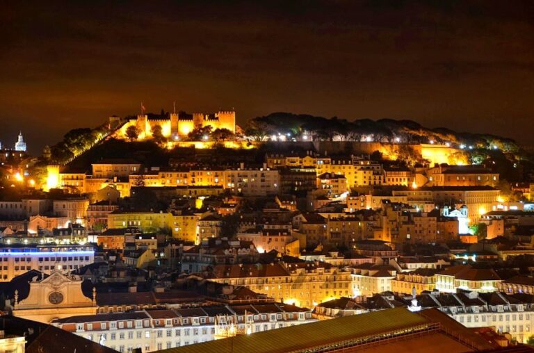 Lisbon: Private City Highlights Nighttime Tour With Transfer